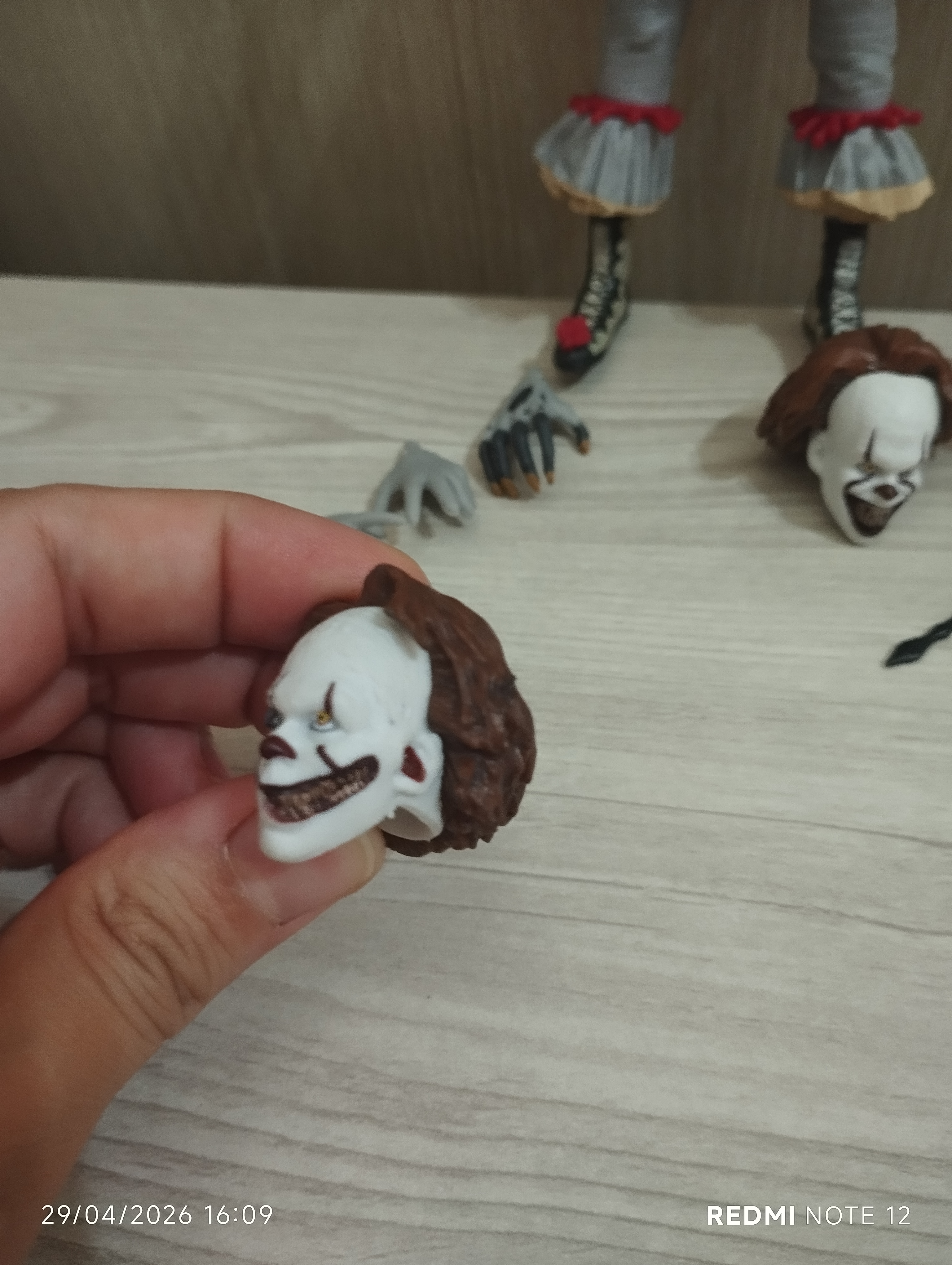 فیگور پنی وایز Pennywise از ایت IT با سر و دست اضافه