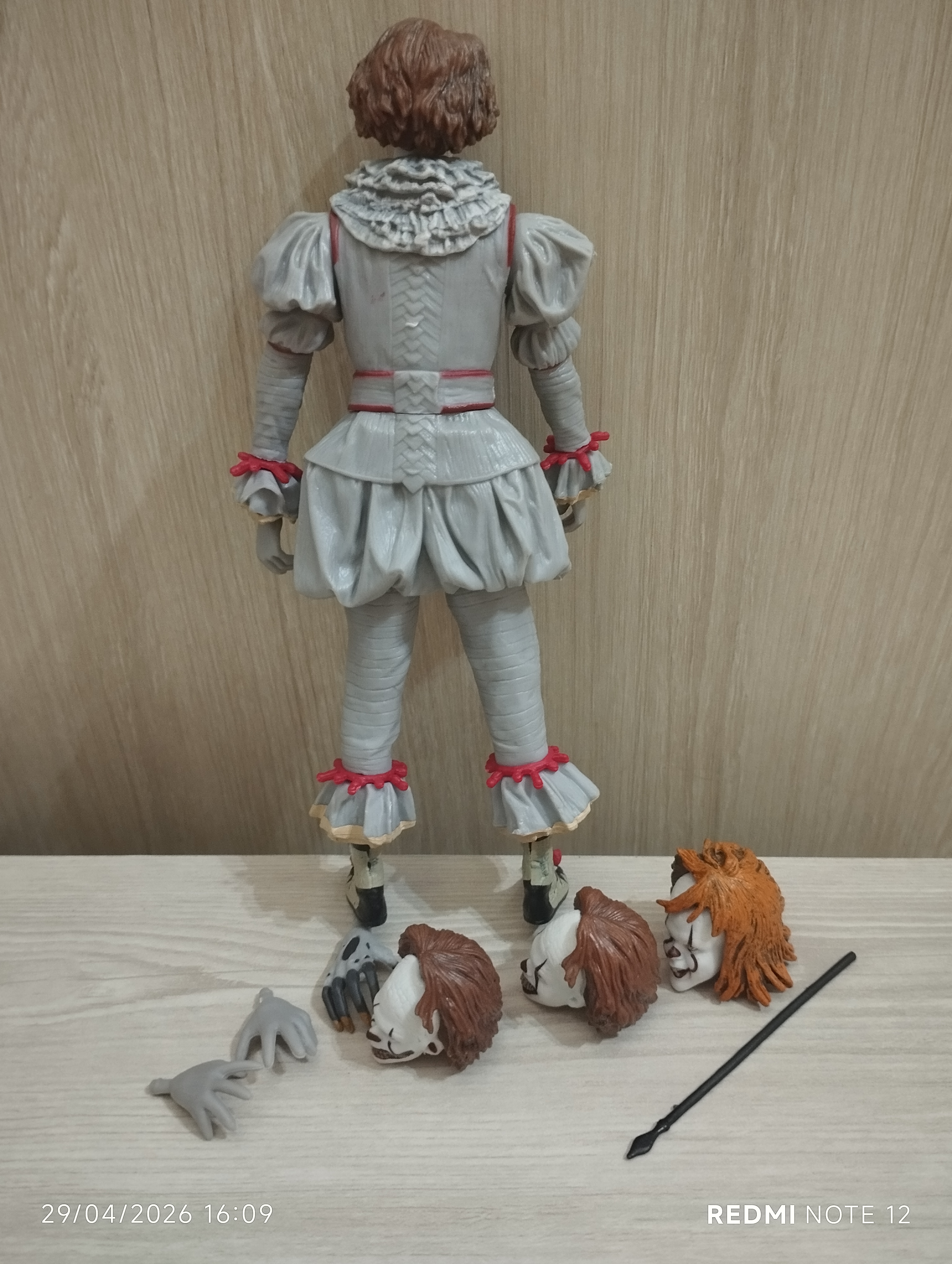 فیگور پنی وایز Pennywise از ایت IT با سر و دست اضافه