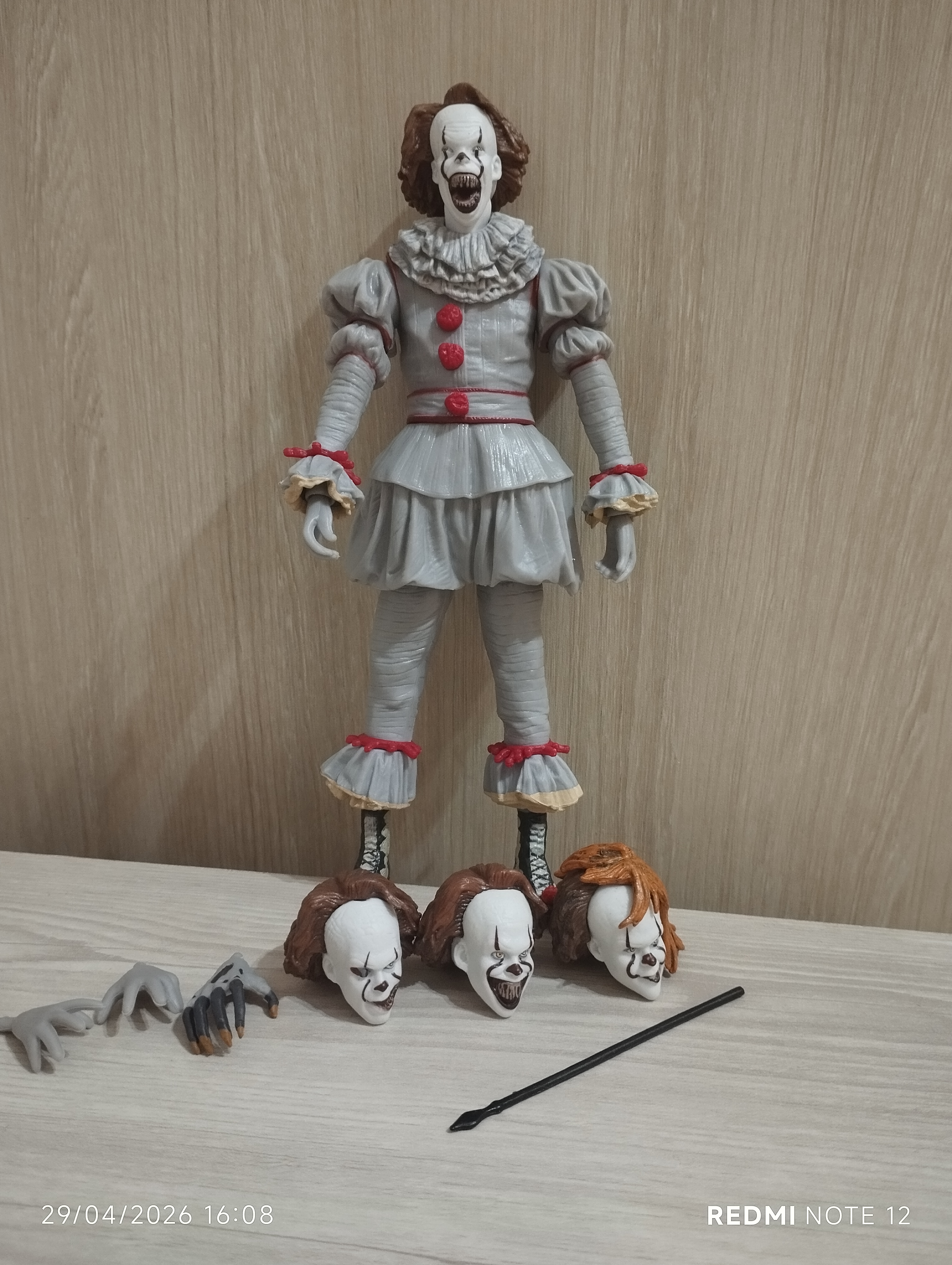 فیگور پنی وایز Pennywise از ایت IT با سر و دست اضافه