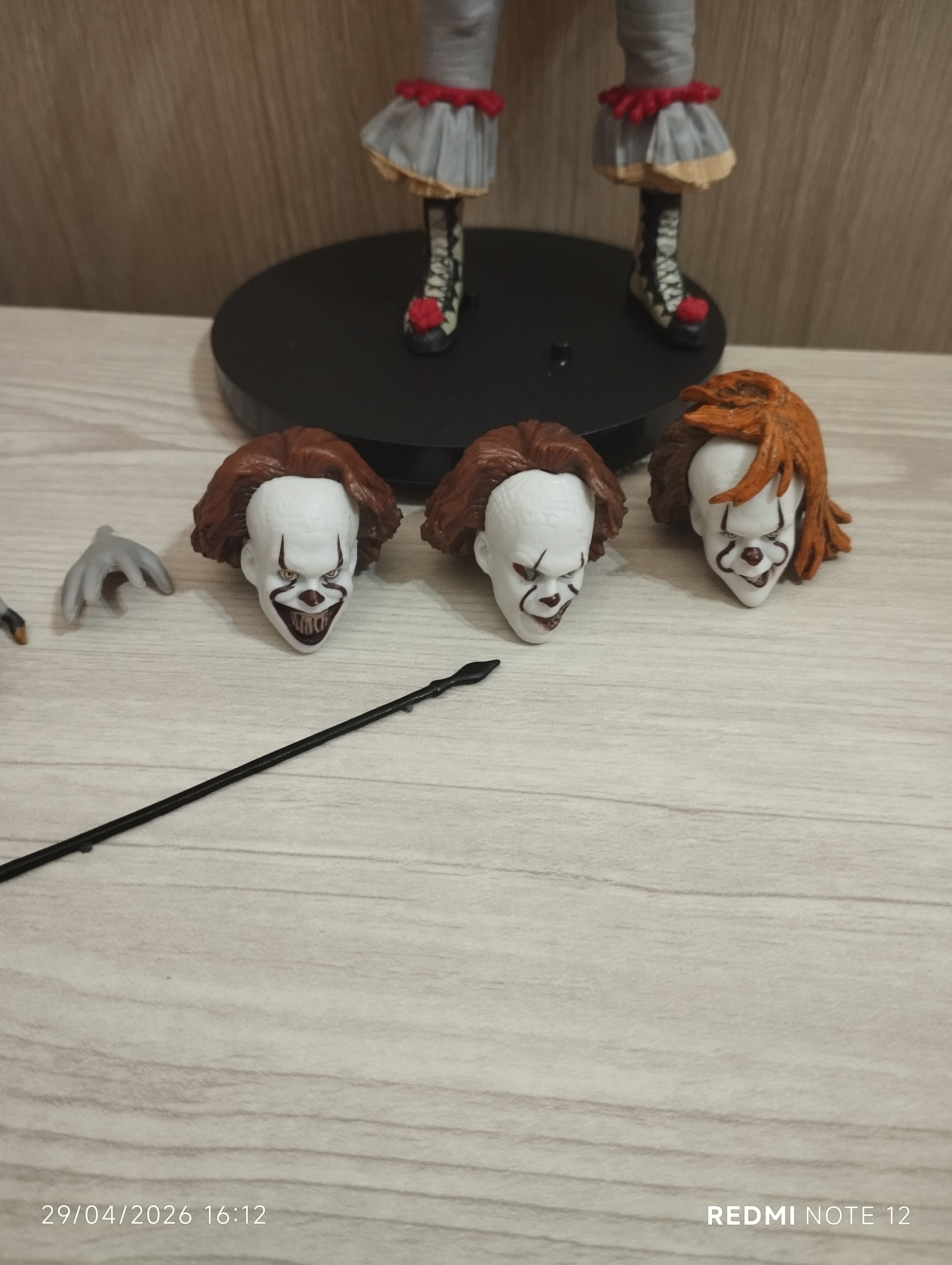 فیگور پنی وایز Pennywise از ایت IT با سر و دست اضافه