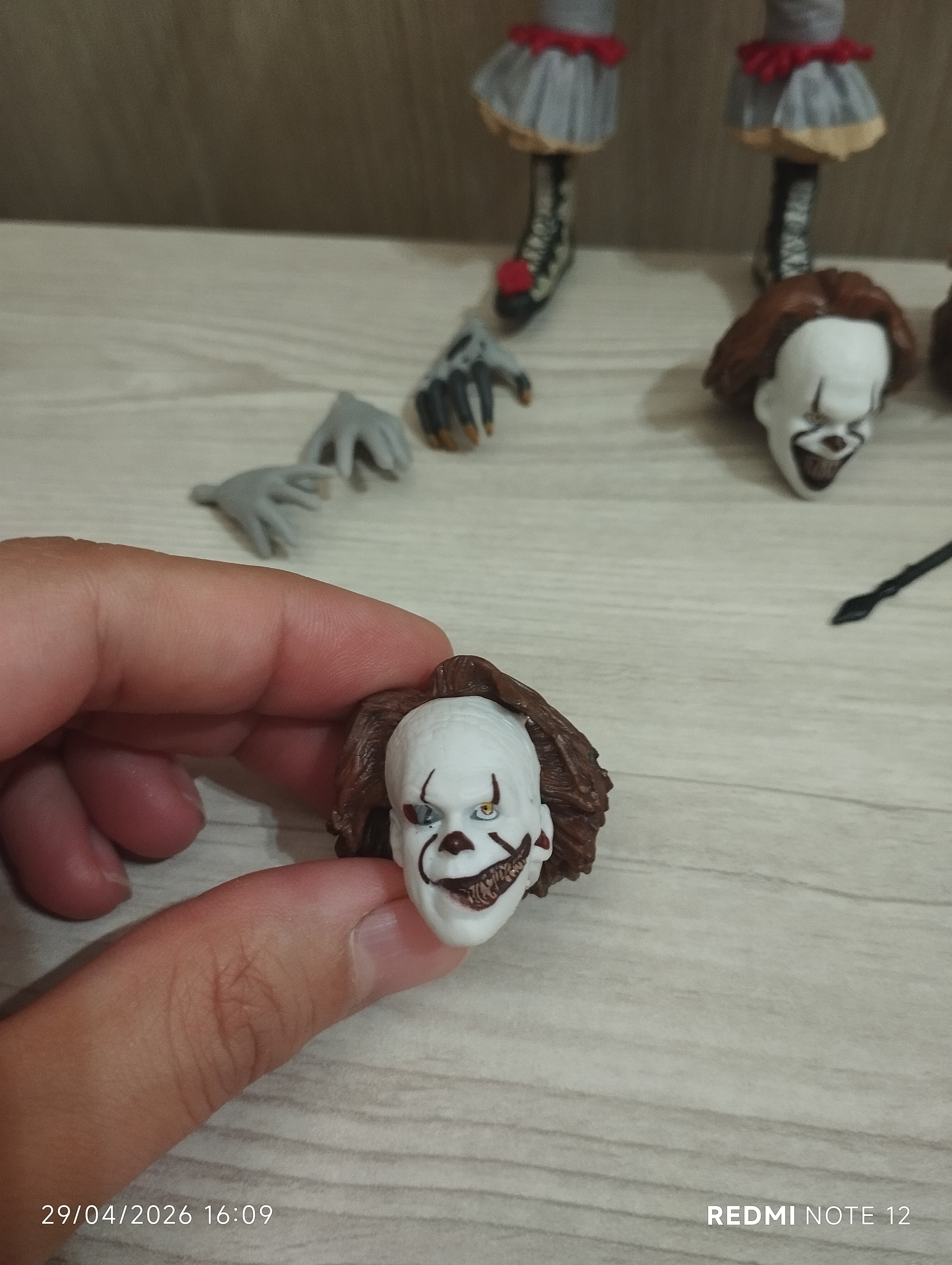فیگور پنی وایز Pennywise از ایت IT با سر و دست اضافه